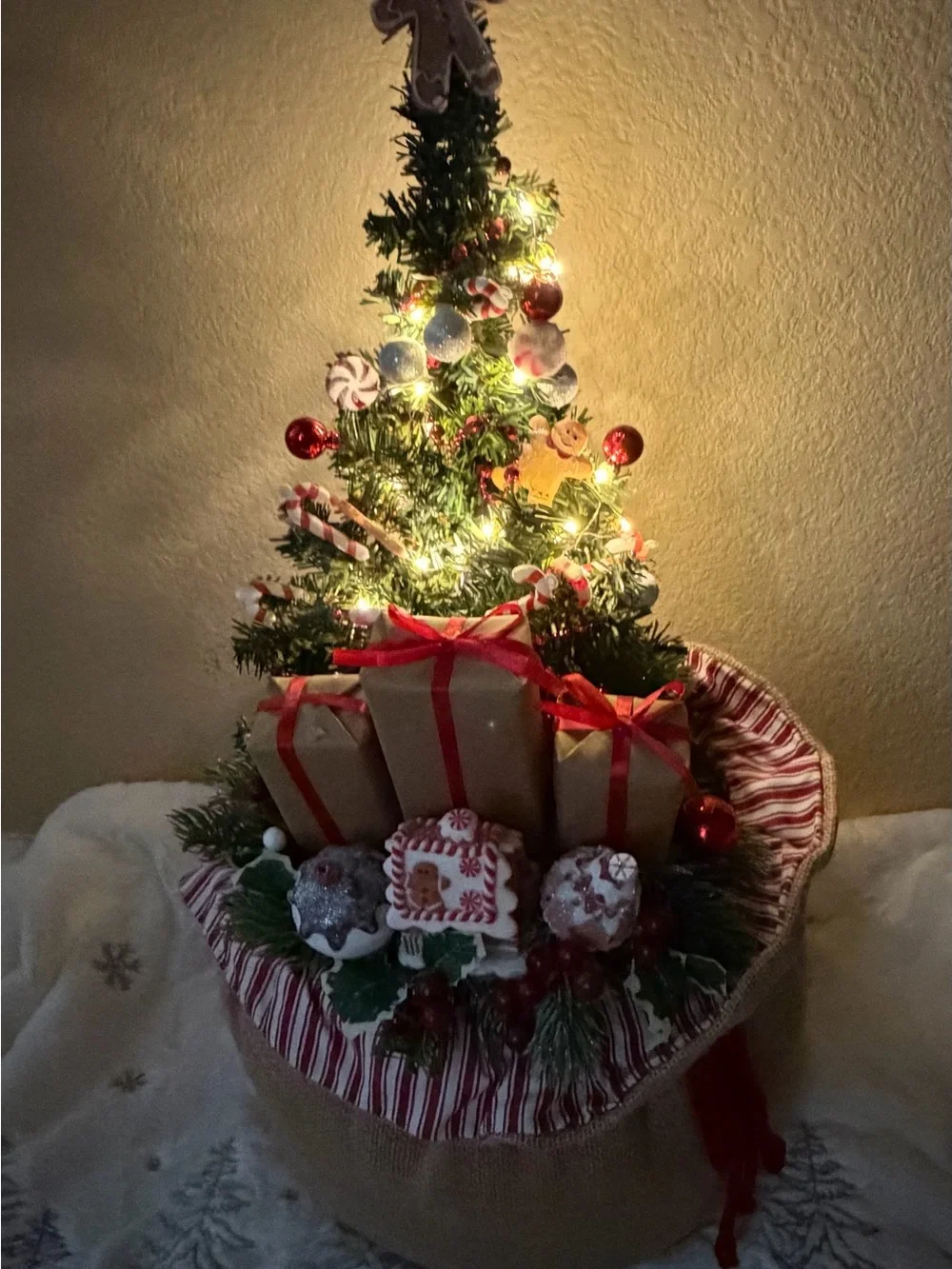 Holiday Mini Tree Gift Sack with Red Accents